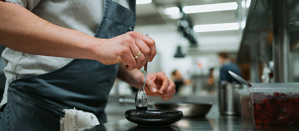 Gemeinsames Kochen beim Seelen.Küche Kochkurs im Hotel zum Weissensee