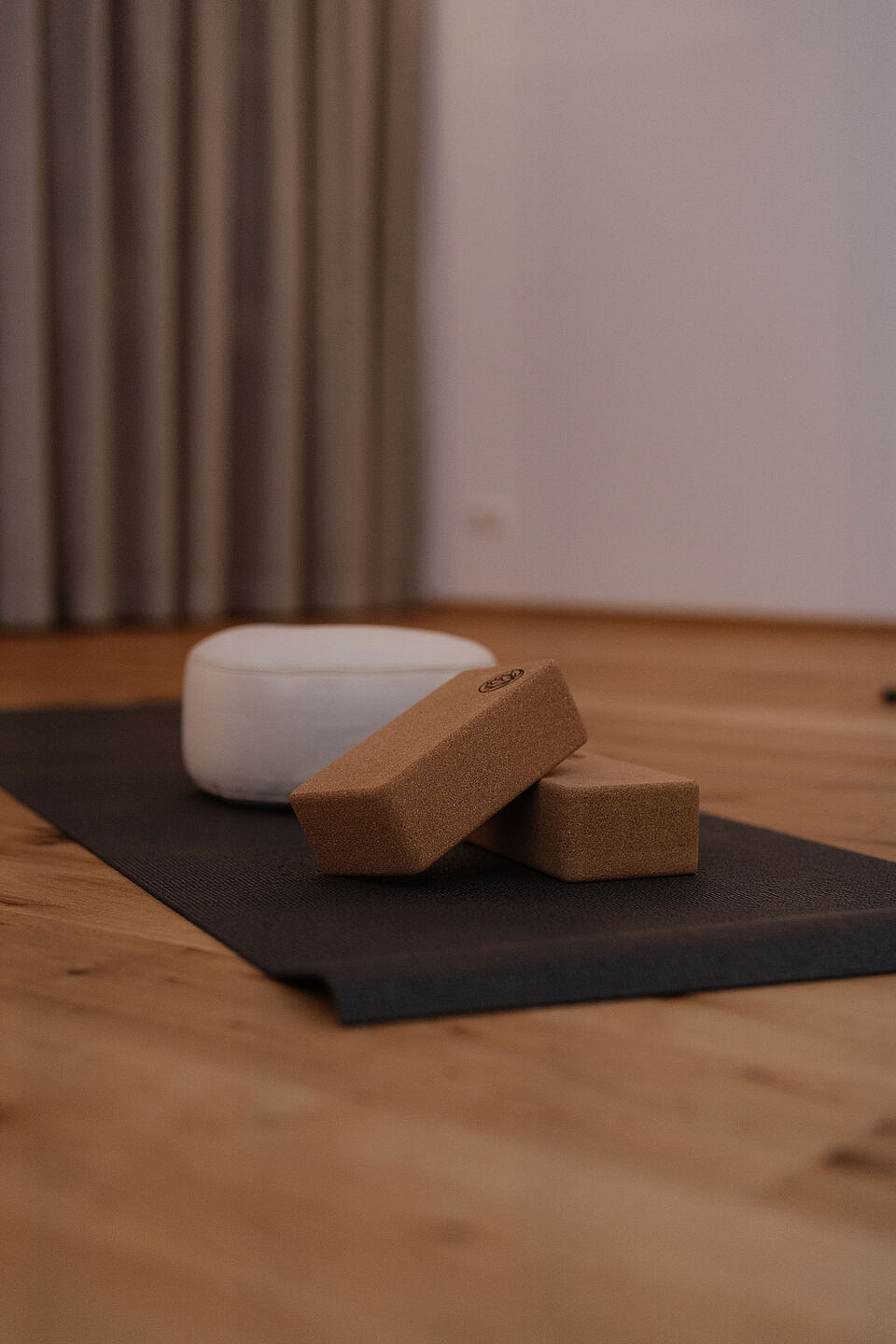 Yoga Achtsamkeit im Hotel zum Weissensee Yogaraum in Kärnten Yoga Achtsamkeit im Hotel zum Weissensee Yogaraum in Kärnten