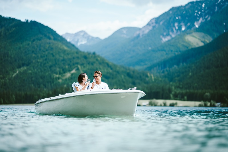 Hotel zum Weissensee Kärnten gemütlich Aktivurlaub Naturpark Bootfahren Bootsfahrt