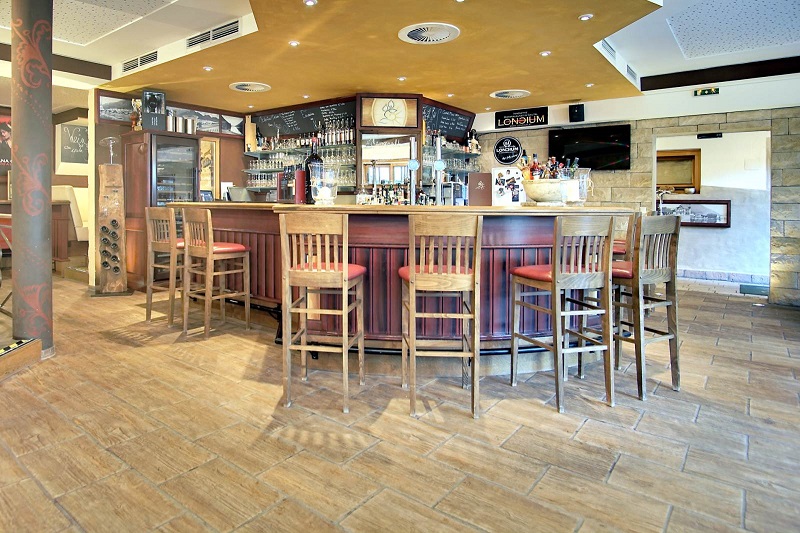 Hotel zum Weißensee Naturpark Urlaub Genuss Wohlfühlen Kärnten Hotelbar Garten gemütlich Lounge Hotel zum Weißensee Naturpark Urlaub Genuss Wohlfühlen Kärnten Hotelbar Garten gemütlich Lounge