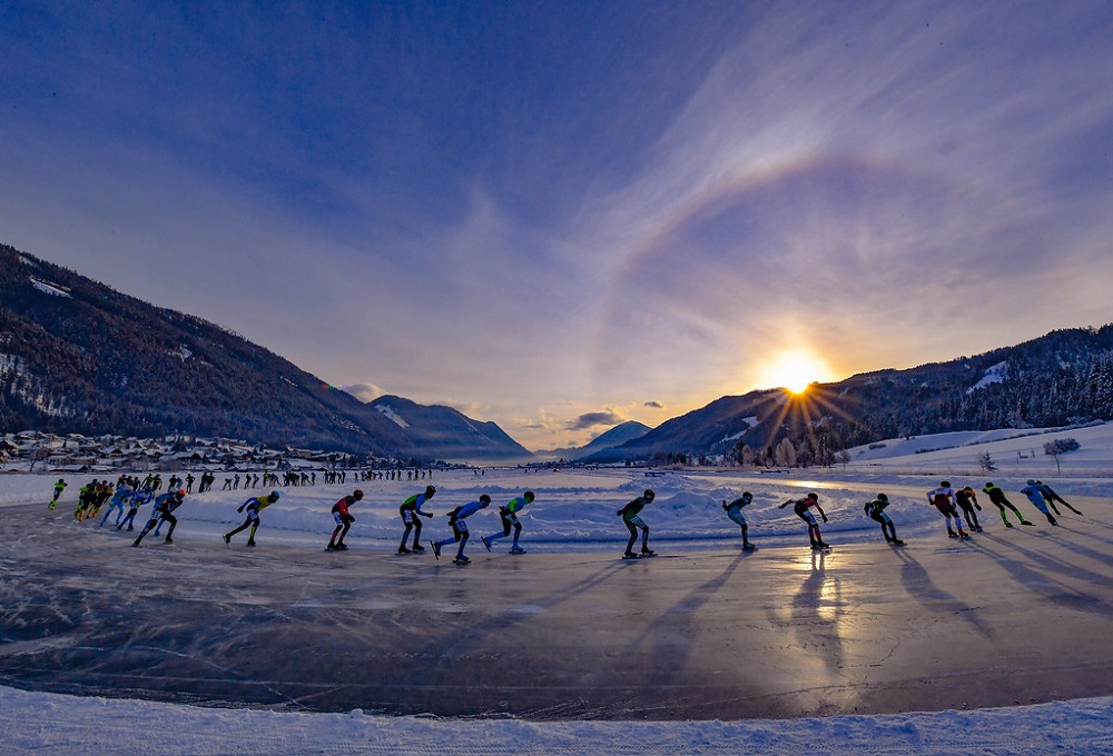 Hotel zum Weissensee Kärnten gemütlich Aktivurlaub Naturpark Winter Winterurlaub Schnee Natureis Eisschnelllauf Eislaufen