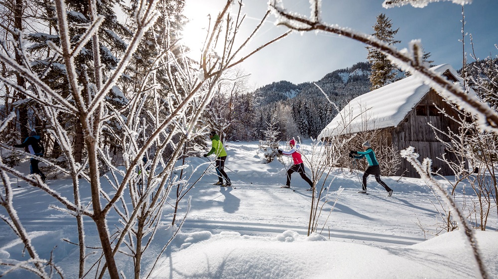 Hotel zum Weissensee Kärnten gemütlich Aktivurlaub Naturpark Winter Winterurlaub Schnee Natureis Langlaufen 55-km-Loipe