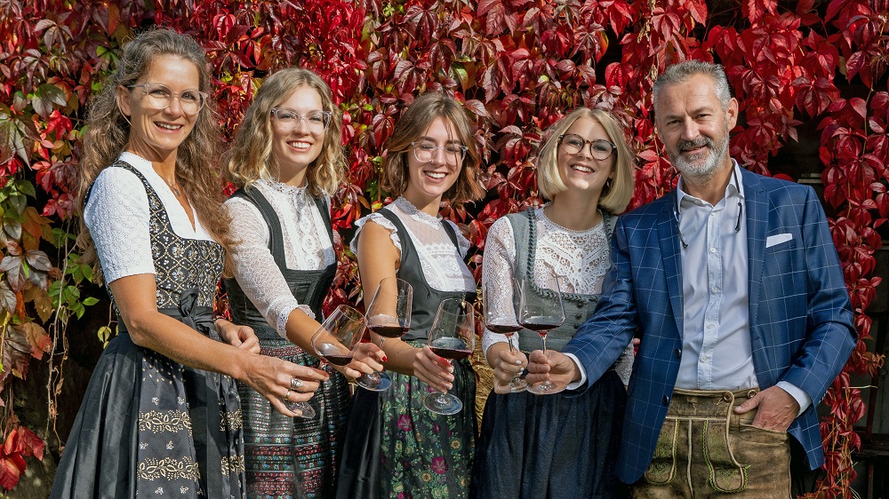 Hotel zum Weißensee Naturpark Urlaub Genuss Wohlfühlen Kärnten Familie Koch Gastgeber aus Leidenschaft seit Generationen